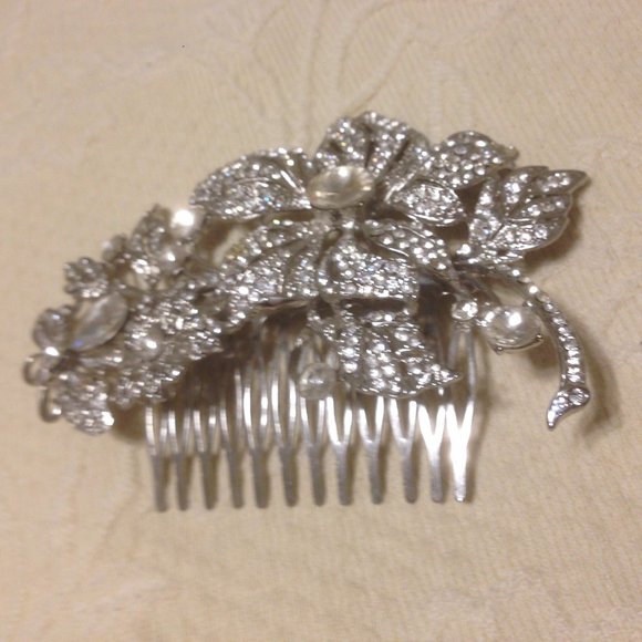 Bundle deal: (2) Rhinestone hair combs & (1) Rhinestone barrette - Picture 3 of 7